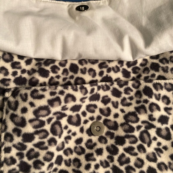 NWOT Old Navy Soft Cheetah Print Bag with Adjustable Strap - Picture 2 of 6